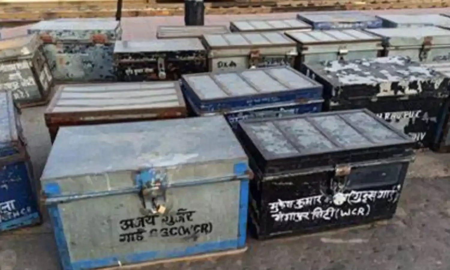 अंग्रेजों के जमाने के ब्लैक बॉक्स बंद, लोको पायलेट के बैग का बढ़ा वजन, रेलवे ने क्यों लिया यह फैसला