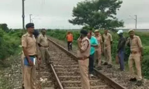 यूपी में फिर ट्रेन पलटाने की साजिश, लोको पायलट की समझदारी से टले दो बड़े हादसे, जानें