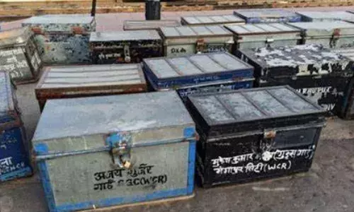 अंग्रेजों के जमाने के ब्लैक बॉक्स बंद, लोको पायलेट के बैग का बढ़ा वजन, रेलवे ने क्यों लिया यह फैसला