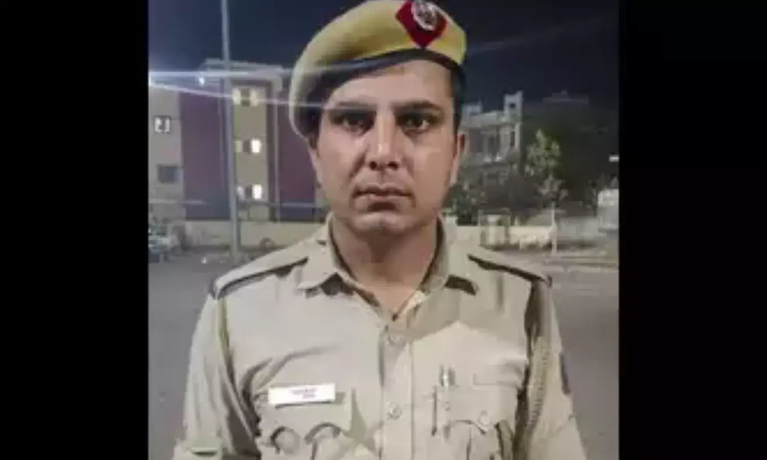 दिल्ली में कांस्टेबल ने शराबियों को रोका तो रोड पर 10 मीटर तक घसीटी बाइक दिल्ली में कांस्टेबल ने शराबियों को रोका तो रोड पर 10 मीटर तक घसीटी बाइक