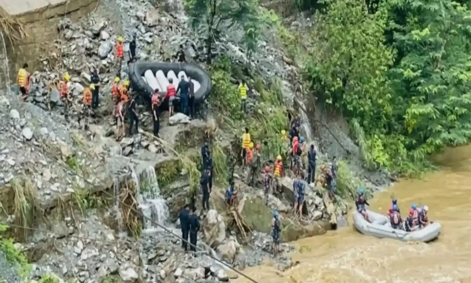 नेपाल भूस्खलन में फंसे मध्यप्रदेश के 23 यात्री, सीएम ने कहा - वापस लाने की व्यवस्था करेंगे