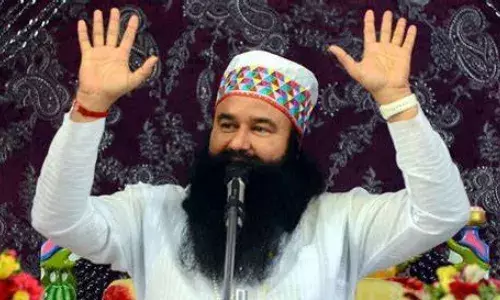 चुनाव से तीन दिन पहले जेल से बाहर आया राम रहीम, 20 दिन की मिली थी पैरोल चुनाव से तीन दिन पहले जेल से बाहर आया राम रहीम, 20 दिन की मिली थी पैरोल