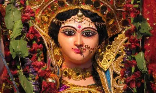 शारदीय नवरात्रि के पहले दिन देशभर के मंदिरों में सुबह से जुटी भक्तों की भीड़, आज होगी देवी शैलपुत्री की पूजा