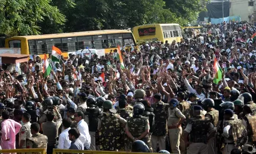 अतिथि शिक्षकों पर बरसी लाठियां, उसके बाद FIR, महिला शिक्षकों के साथ भी पुलिस की बर्बरता...