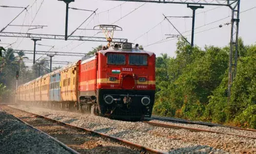 नवरात्रि के पहले दिन रेलवे कर्मचारियों को मिला बोनस का तोहफा, 60 हजार पदों पर होगी भर्ती