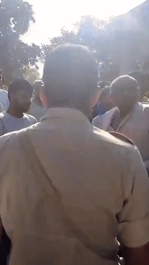 वोटिंग के बीच विनेश फोगाट की सीट जुलाना में हंगामा, बूथ कैप्चरिंग का आरोप, पूर्व विधायक के फाड़े कपड़े