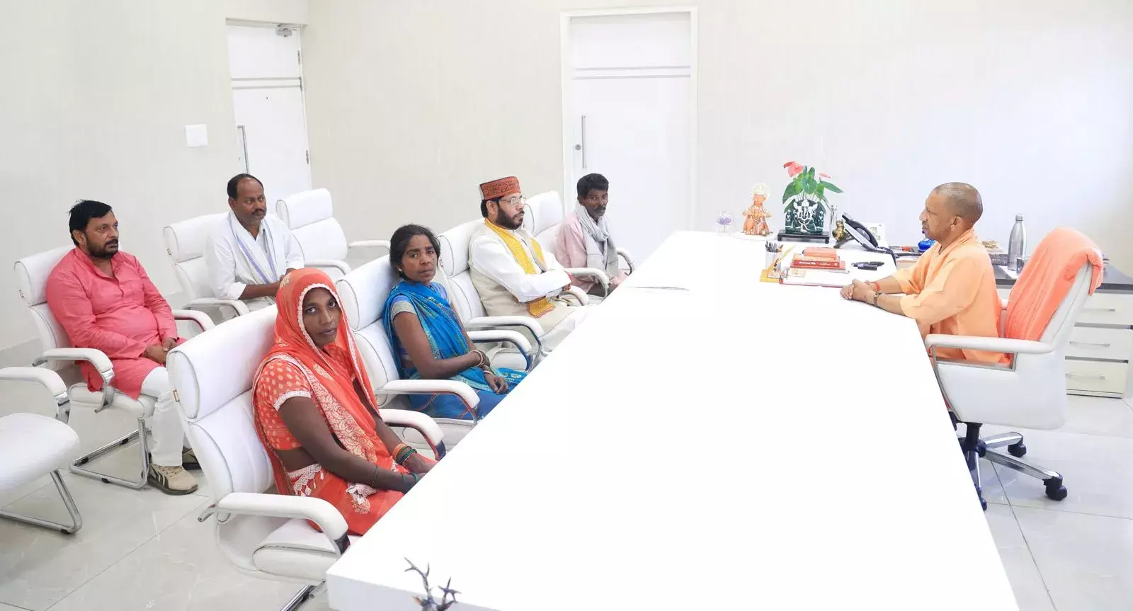 CM Yogi met Victim Family of Amethi Massacre