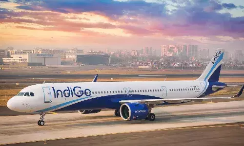 देश भर में इंडिगो एयरलाइन के नेटवर्क की समस्‍या से परेशान हो रहे हजारों यात्री, एयरपोर्ट पर पैसेंजर्स की लंबी कतारें लगीं