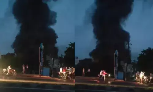 लखनऊ के गोदरेज शोरूम में आग, 3 घंटे से दमकल की 12 गाड़ियां आग बुझाने में लगीं