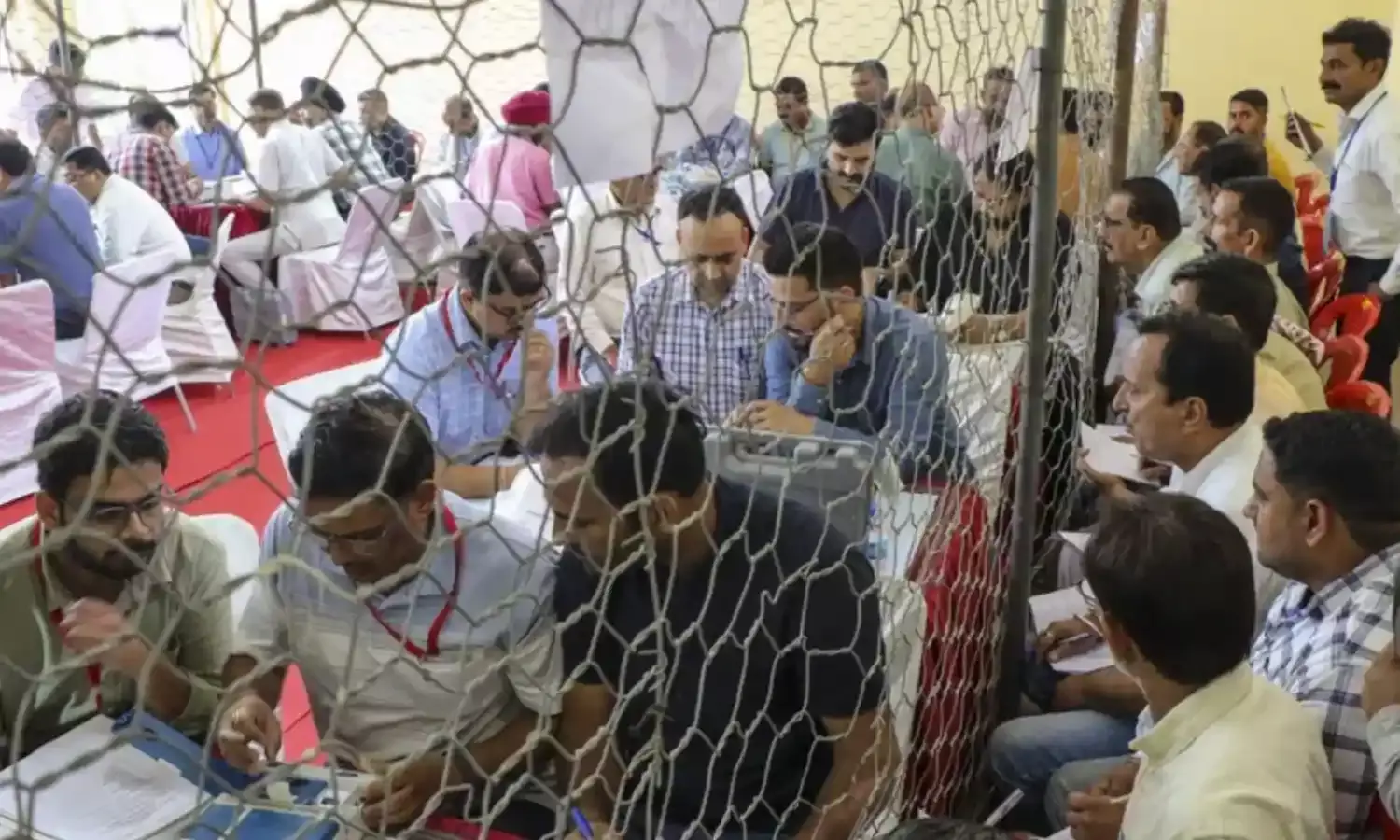 जम्मू - कश्मीर में भाजपा ने जीती 5 सीट, 24 सीट पर विजयी बढ़त