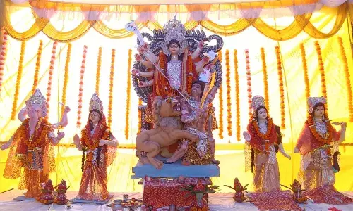 नवरात्रि के दौरान सरकारी आदेशों की उड़ रही धज्जियां, प्रतिबंध के बावजूद सज रही बकरा मंडी...