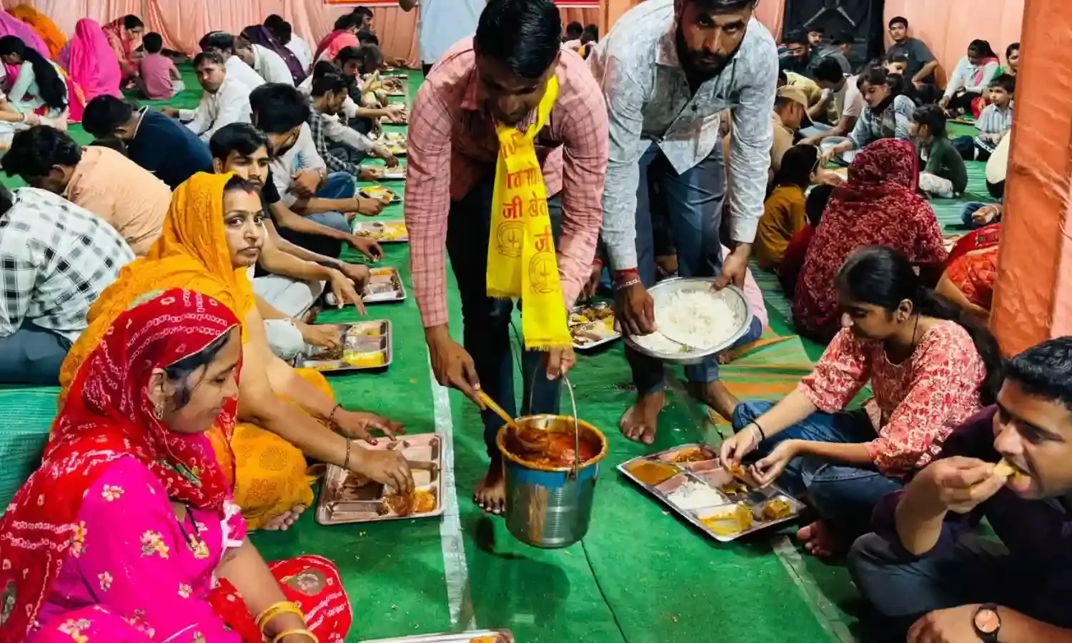 नवरात्रि में भंडारा खाना चाहिए या नहीं? क्या कहते हैं शास्त्र नवरात्रि में भंडारा खाना चाहिए या नहीं? क्या कहते हैं शास्त्र