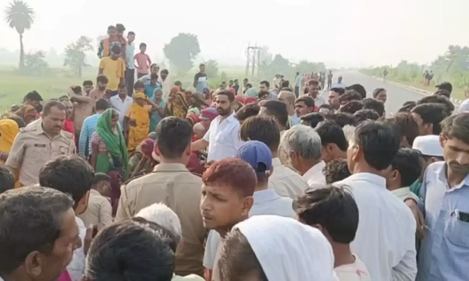 मैनपुरी में तीन साइकिल सवारों को अज्ञात वाहन ने रौंदा, मौके पर हुई मौत