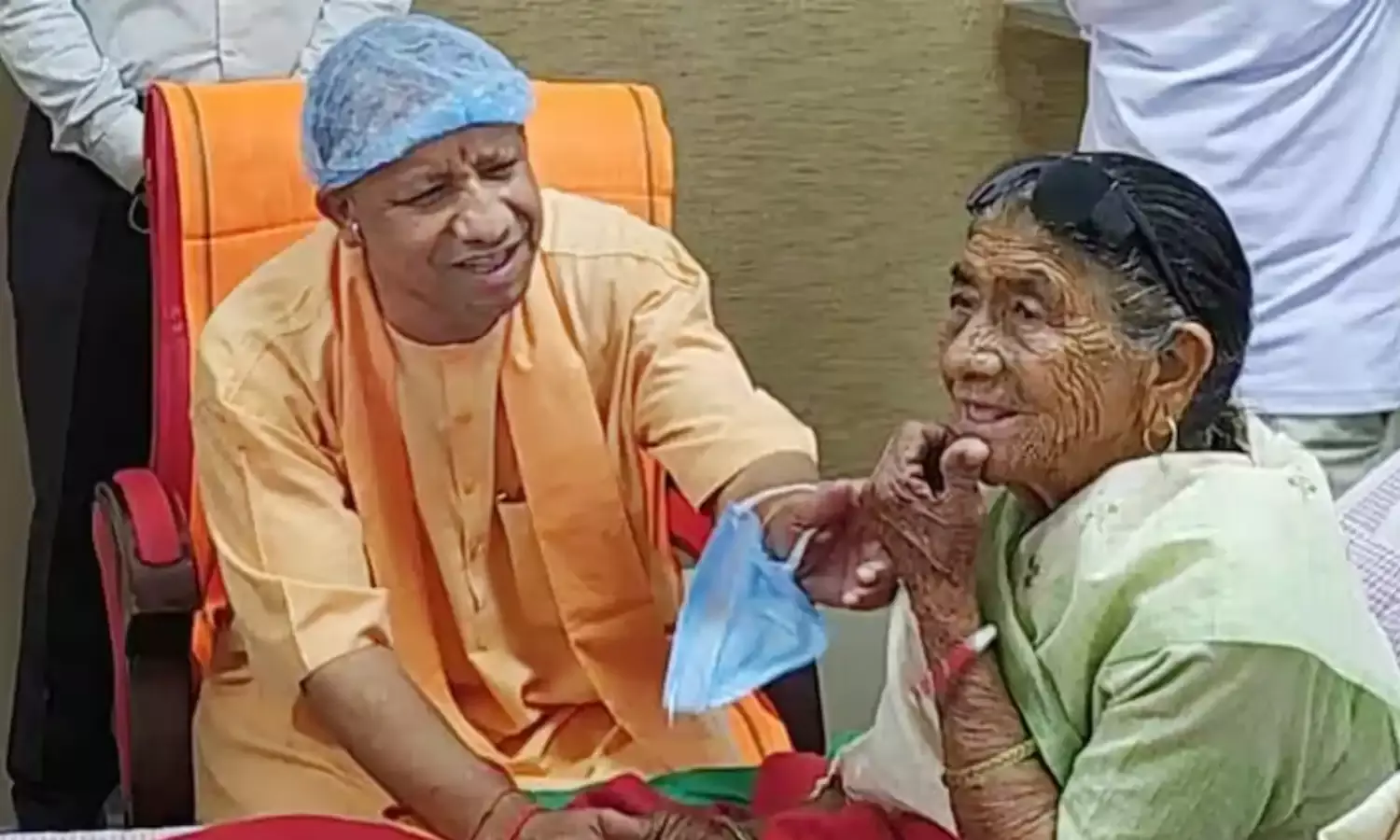सीएम योगी आदित्यनाथ की मां सावित्री देवी की तबीयत बिगड़ी, जौलीग्रांट अस्पताल में हैं भर्ती
