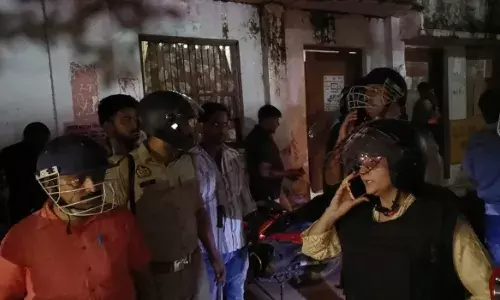 मूर्ति विसर्जन जुलूस पर मुस्लिम समुदाय के लोगों ने पथराव के बाद की फायरिंग, युवक की मौत, सीएम योगी ने दिए सख्ती बरतने के निर्देश…