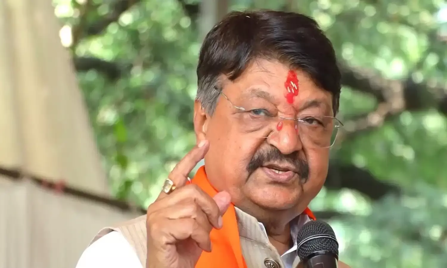 मंच पर बैठे CM से बोले मंत्री कैलाश विजयवर्गीय - प्रतापगढ़ से आता है ड्रग्स, MP पुलिस के एक्शन से संतुष्टि नहीं