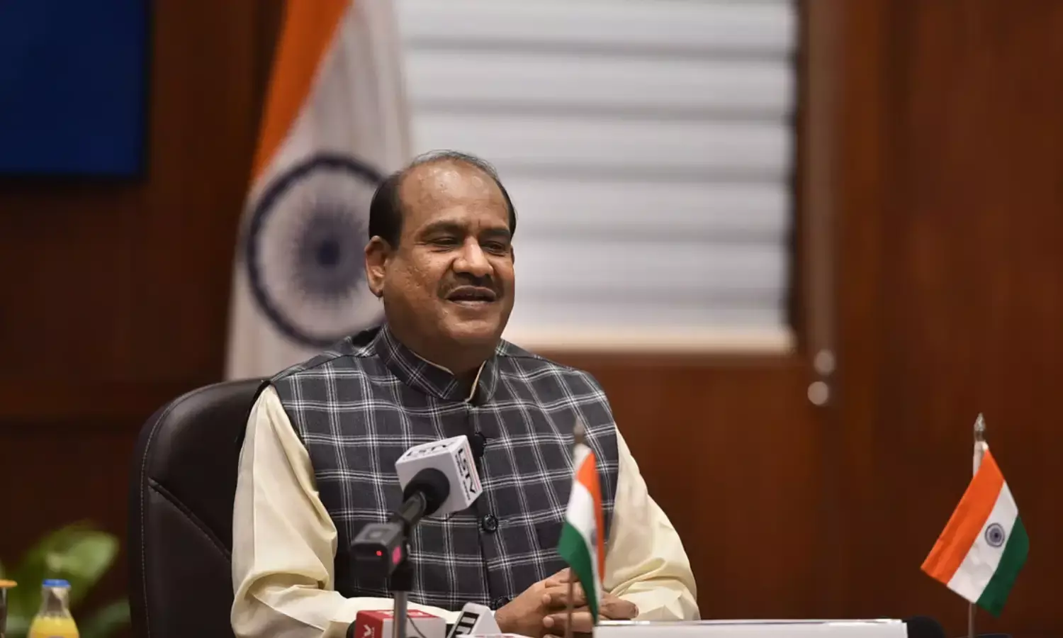 विपक्षी सांसदों ने लोकसभा अध्यक्ष को लिखा पत्र, कहा - वक्फ JPC बैठक में संसदीय आचार संहिता का हुआ घोर उल्लंघन