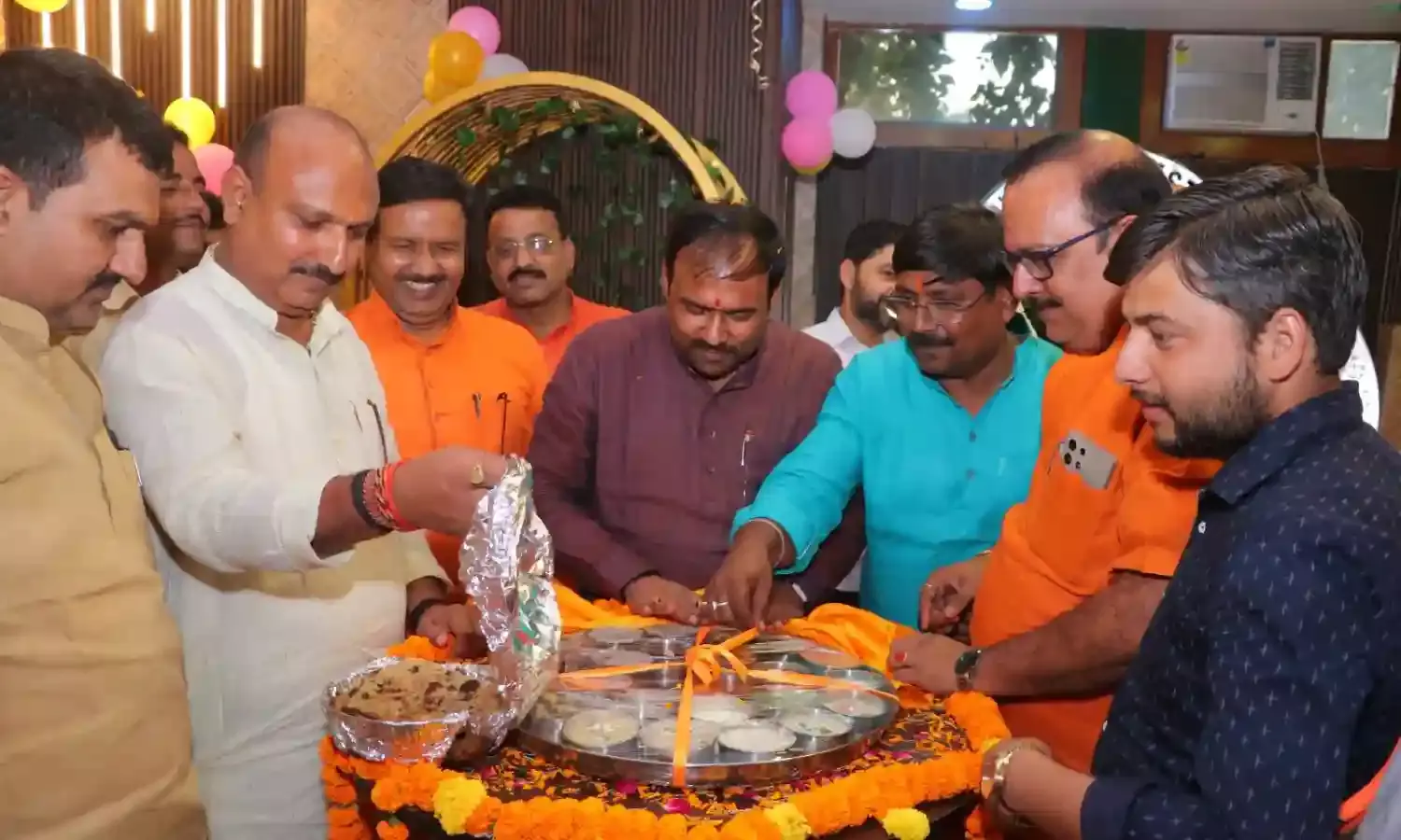 भाजपा क्षेत्रीय अध्यक्ष कमलेश ने काटा ईश्वरवती रेस्तरां का फीता, महाराजा थाल देख बोले, इसे खाने पर भी मिले पुरस्कार
