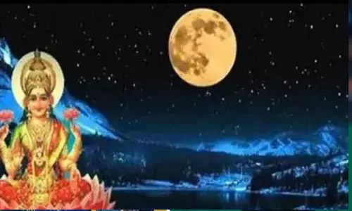 शरद पूर्णिमा की रात अमृत की होगी वर्षा, धनवान बनने के लिए कर लें ये उपाय शरद पूर्णिमा की रात अमृत की होगी वर्षा, धनवान बनने के लिए कर लें ये उपाय