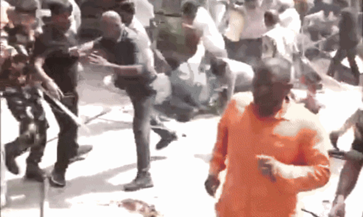 Lathi charge on protesters at Hyderabad Devi Mandir