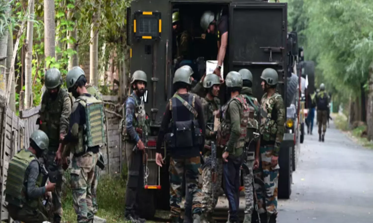 Soldiers arrested two terrorists with grenades in JK