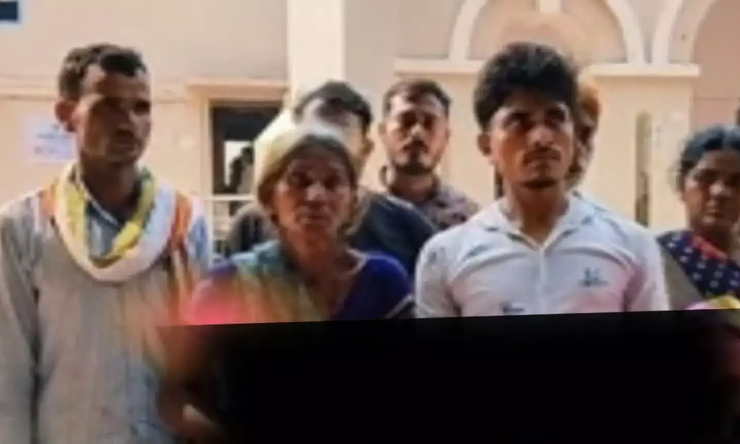 बुखार से तड़प रही बच्ची को एम्स में नहीं किया भर्ती, कुछ देर बाद ही दम तोड़ा…