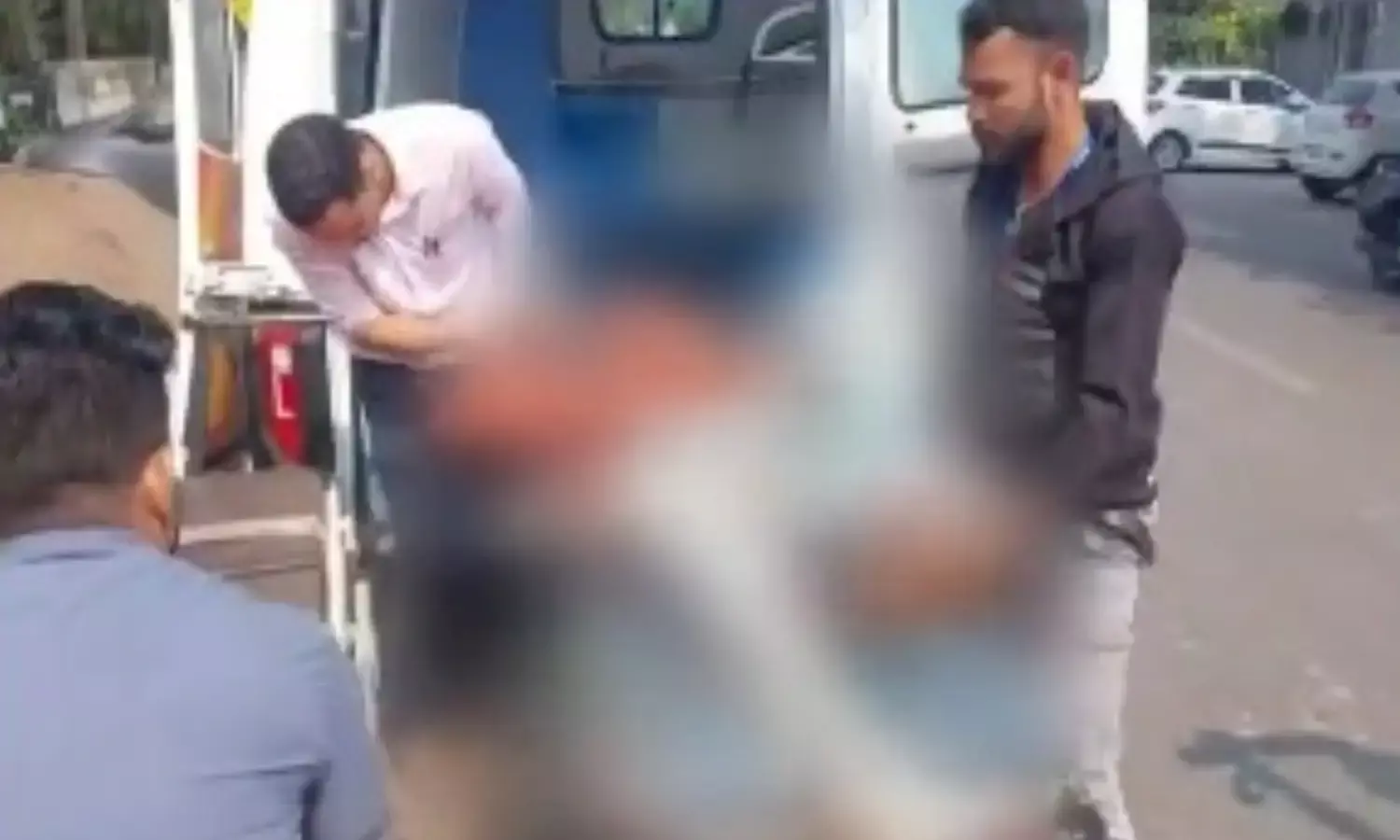 जबलपुर की ऑर्डिनेंस फैक्ट्री में धमाका, बम बनाने के दौरान हुए विस्फोट में 2 की मौत, कई कर्मचारी गंभीर जबलपुर की ऑर्डिनेंस फैक्ट्री में धमाका, बम बनाने के दौरान हुए विस्फोट में 2 की मौत, कई कर्मचारी गंभीर