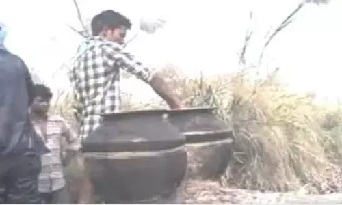 यहाँ तो कुटीर उद्योग बन चुकी है कच्ची शराब, माफियाओं और तस्करों के आगे अबकारी विभाग बेबस…