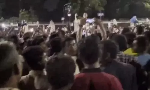 बांग्लादेश में राष्ट्रपति मोहम्मद शहाबुद्दीन के इस्तीफे की मांग, प्रदर्शनकारियों ने बंग भवन को घेरा