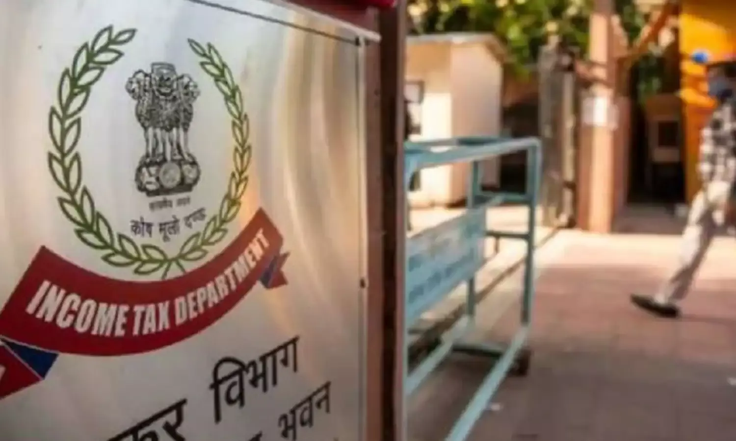 लखनऊ के MI बिल्डर्स के ठिकानों पर इनकम टैक्स के अधिकारियों को मिले टैक्स चोरी के सुराग