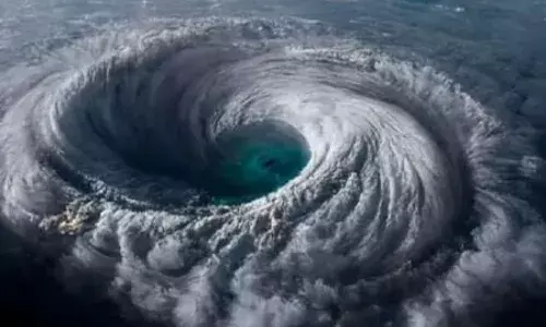 आज रात 120 किमी प्रति घंटे की रफ्तार से तबाही मचाएगा तूफान, कई फ्लाइट -ट्रेनें हुई कैंसिल