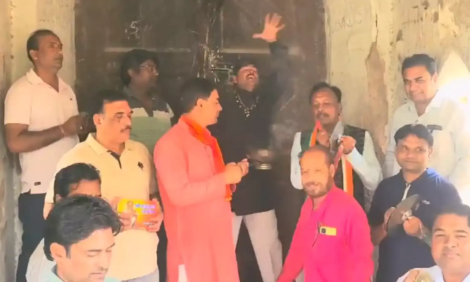 इंदौर कांग्रेस नेता तांत्रिक बनकर भूत भगाते नजर आए, हैलोवीन पार्टी का कर रहे थे विरोध