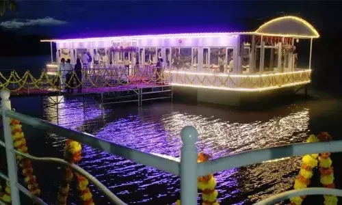 श्रद्धालुओं और पर्यटकों को अधिक से अधिक सुविधा देने को प्रयासरत योगी सरकार, महाकुंभ में पर्यटक ले सकेंगे फ्लोटिंग रेस्टोरेंट का लुफ्त…