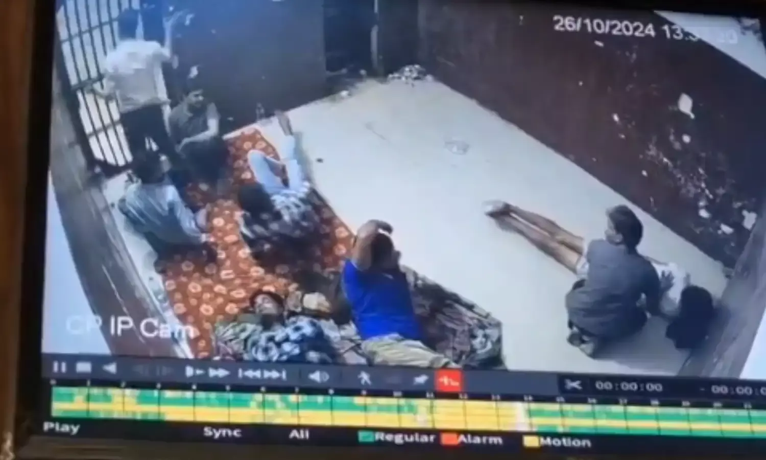 लखनऊ पुलिस कस्टडी में युवक की मौत का मामला, लॉकअप में मोहित पांडे हालत बिगड़ने का Video आया सामने