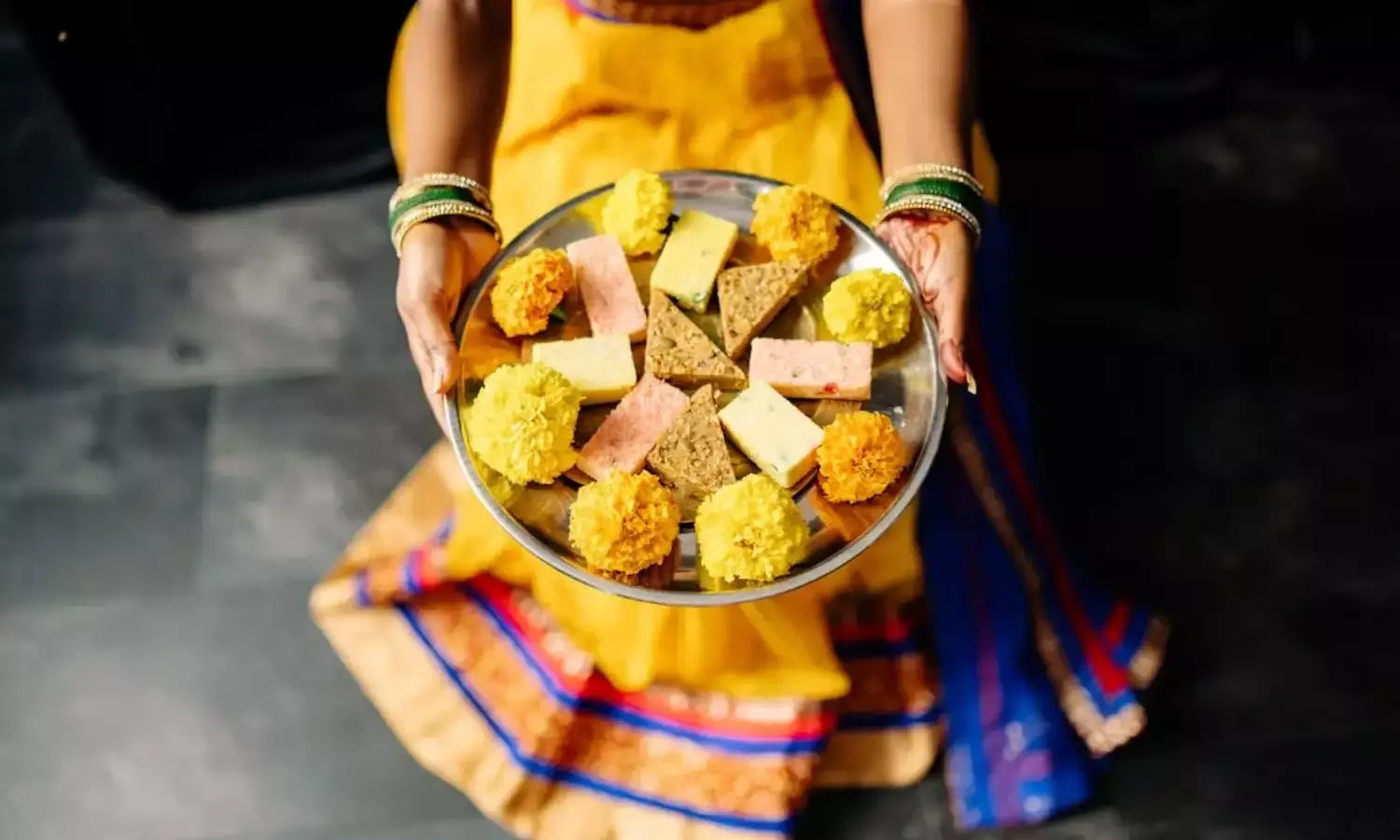 दिवाली पर असली मिठाई की पहचान कैसे करें? यहां जानें सिंपल टिप्स और ट्रिक्स…