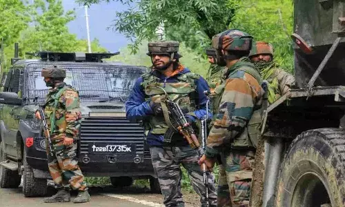 जम्मू-कश्मीर के अखनूर में सेना के वाहन पर आतंकी हमला, सुरक्षाबलों का सर्च अभियान जारी जम्मू-कश्मीर के अखनूर में सेना के वाहन पर आतंकी हमला, सुरक्षाबलों का सर्च अभियान जारी