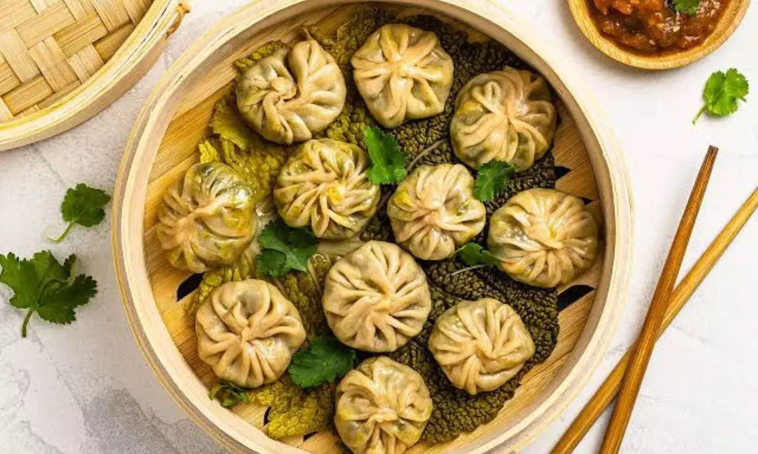 मोमोज खाने वाले हो जाए सावधान! 33 साल की महिला ने तोड़ा दम, 20 लोग हुए बीमार