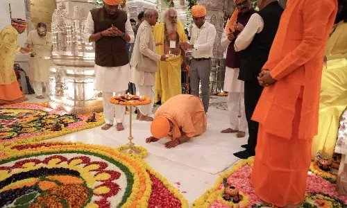 रामलला परिसर में मुख्यमंत्री योगी आदित्यनाथ ने टेका माथा, दीपोत्सव में जलाये श्रद्धा के दीप रामलला परिसर में मुख्यमंत्री योगी आदित्यनाथ ने टेका माथा, दीपोत्सव में जलाये श्रद्धा के दीप