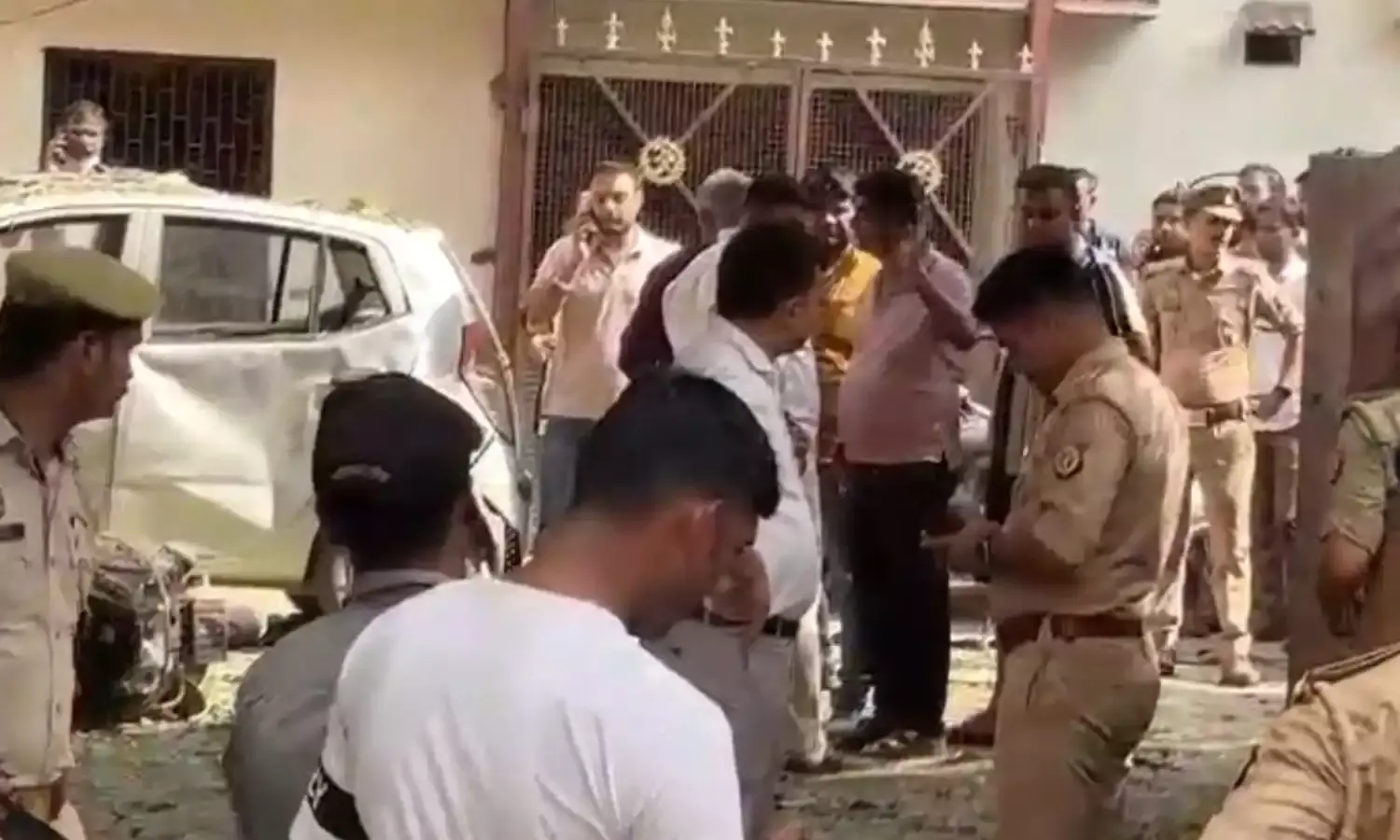 कानपुर के एक मकान में तेज धमाका, एक युवक की मौत कई वाहन क्षतिग्रस्त