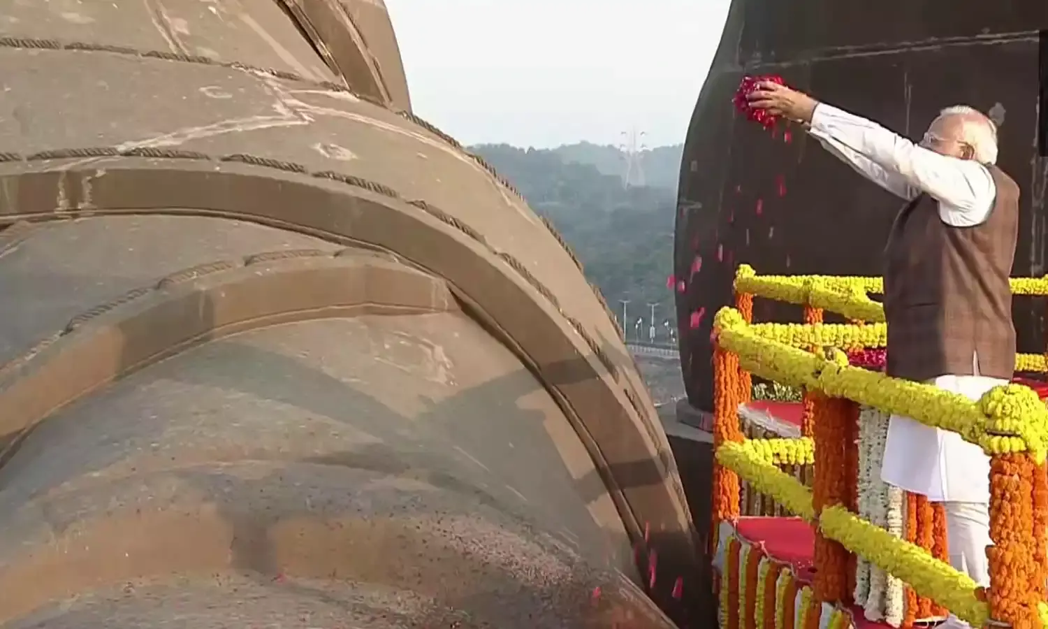 पीएम मोदी ने केवडिया में सरदार वल्लभभाई पटेल को दी श्रद्धांजलि