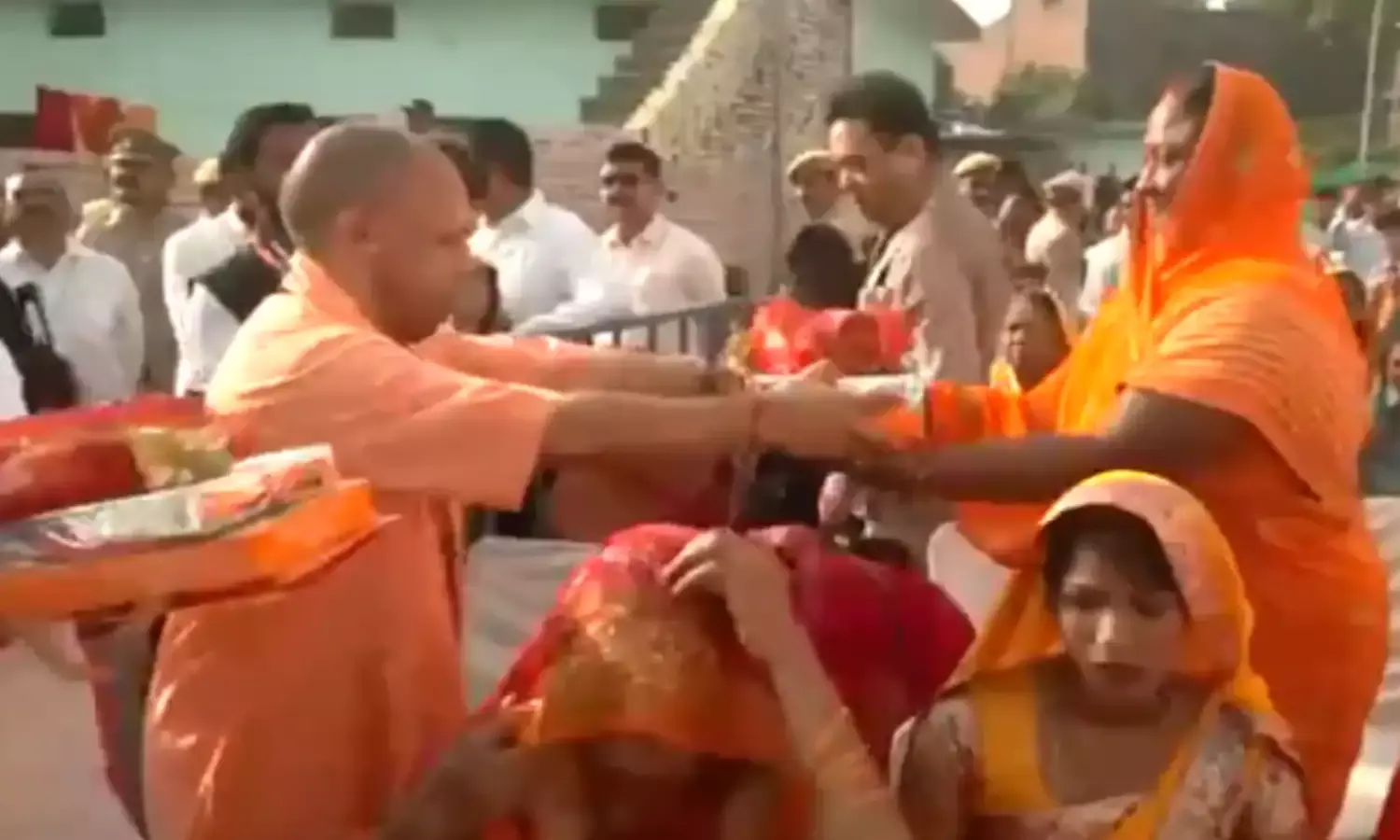 मुख्यमंत्री योगी आदित्यनाथ ने श्री राम जन्मभूमि मंदिर में की पूजा, कहा - अयोध्या की दीवाली सबसे खास