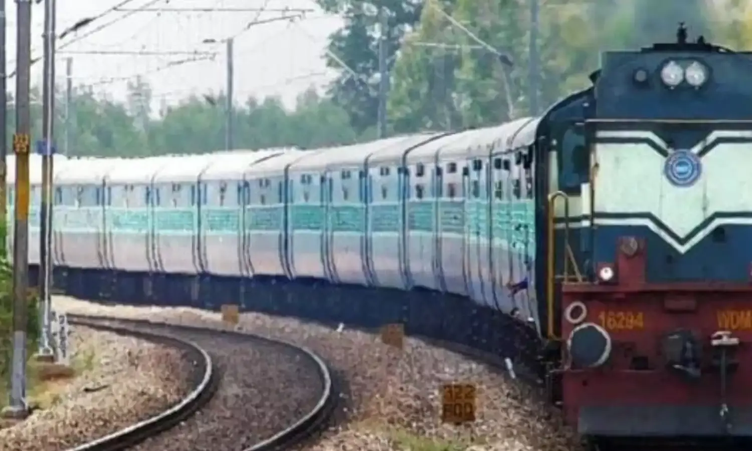 बिहार संपर्क क्रांति ट्रेन में मिली बम की सूचना, दरभंगा से जा रही थी दिल्ली