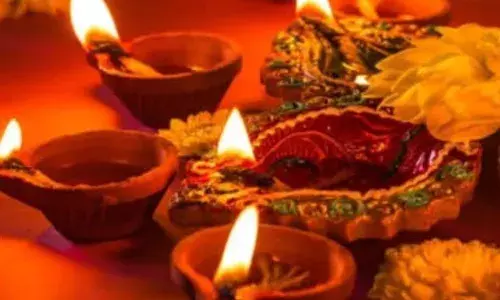 दिवाली के बाद जले हुए दीयों का क्या करें? भूल से हुई गलती तो पड़ सकती है भारी दिवाली के बाद जले हुए दीयों का क्या करें? भूल से हुई गलती तो पड़ सकती है भारी