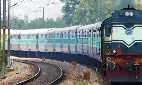 बिहार संपर्क क्रांति ट्रेन में मिली बम की सूचना, दरभंगा से जा रही थी दिल्ली