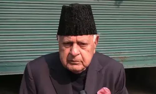 फारूक अब्दुल्ला ने जताई साजिश की आशंका, बीजेपी ने जवाब में दिया तीखा बयान