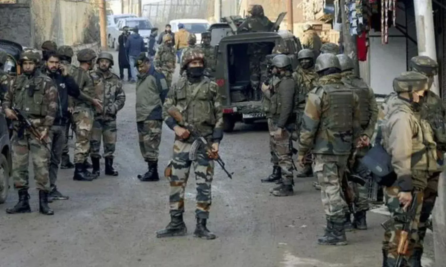 अनंतनाग समेत तीन जगह जवानों और आतंकियों की मुठभेड़, अब तक दो आतंकी हुए ढेर