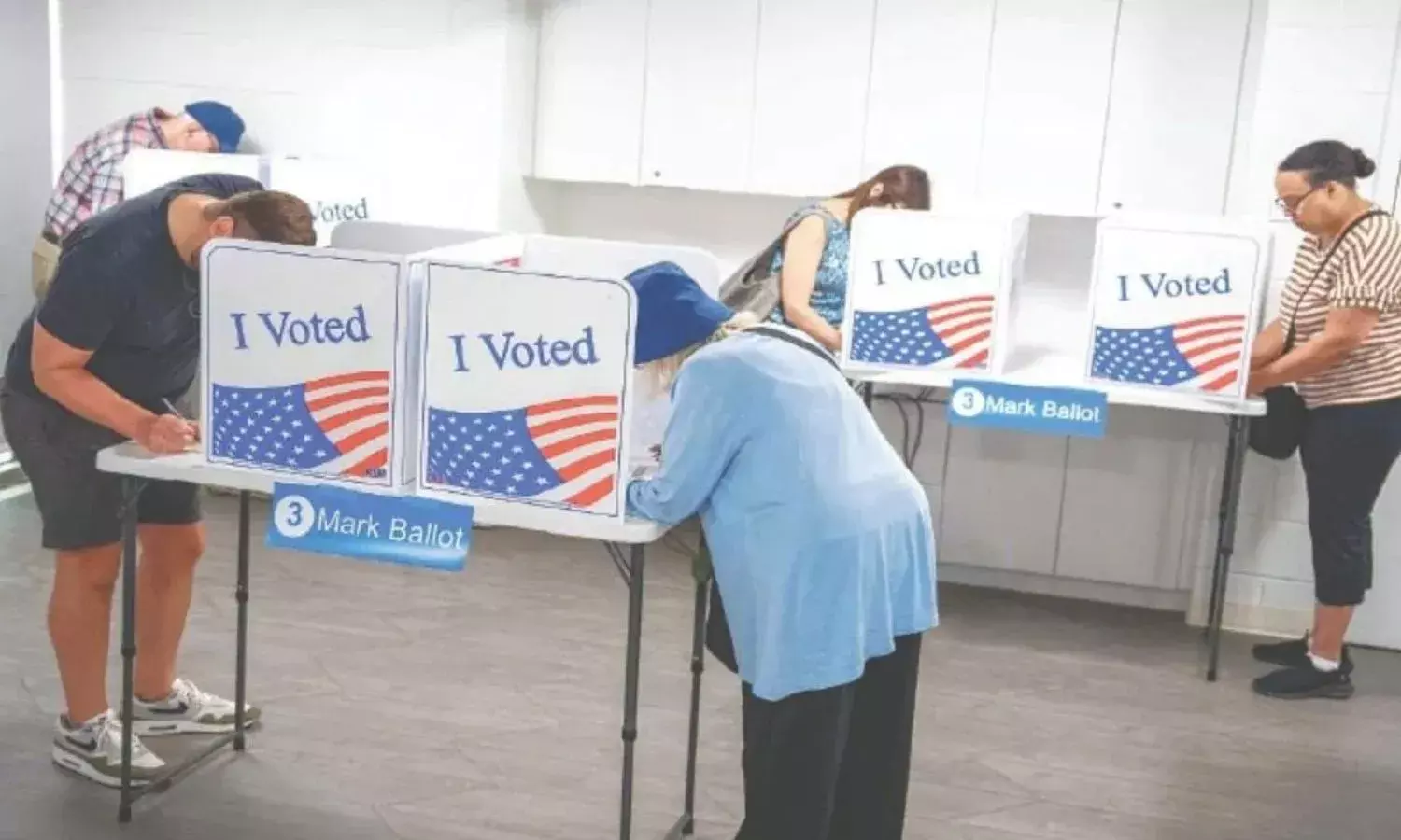 इलेक्शन डे से पहले अमेरिका में 7.5 करोड़ लोगों ने किया मतदान, जानिए सर्वे में किसकी बन रही सरकार