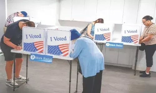 इलेक्शन डे से पहले अमेरिका में 7.5 करोड़ लोगों ने किया मतदान, जानिए सर्वे में किसकी बन रही सरकार