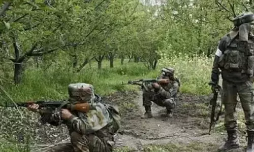 सुकमा में नक्सलियों ने चाकू से किया पुलिस पर हमला, हथियार लूट कर हो गए फरार