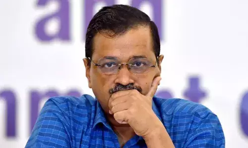 फर्जी खबर पर प्रतिक्रिया दे बैठे केजरीवाल, यूपी में 27000 से अधिक बेसिक स्‍कूलों के बंद होने की खबर झूठी...